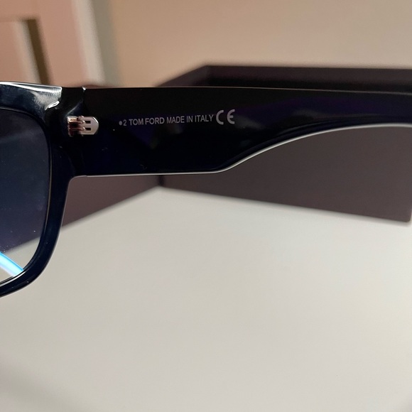 BRAND NEW - TOM FORD WOMEN’S SUNGLASSES - NEVER WORN main image 8